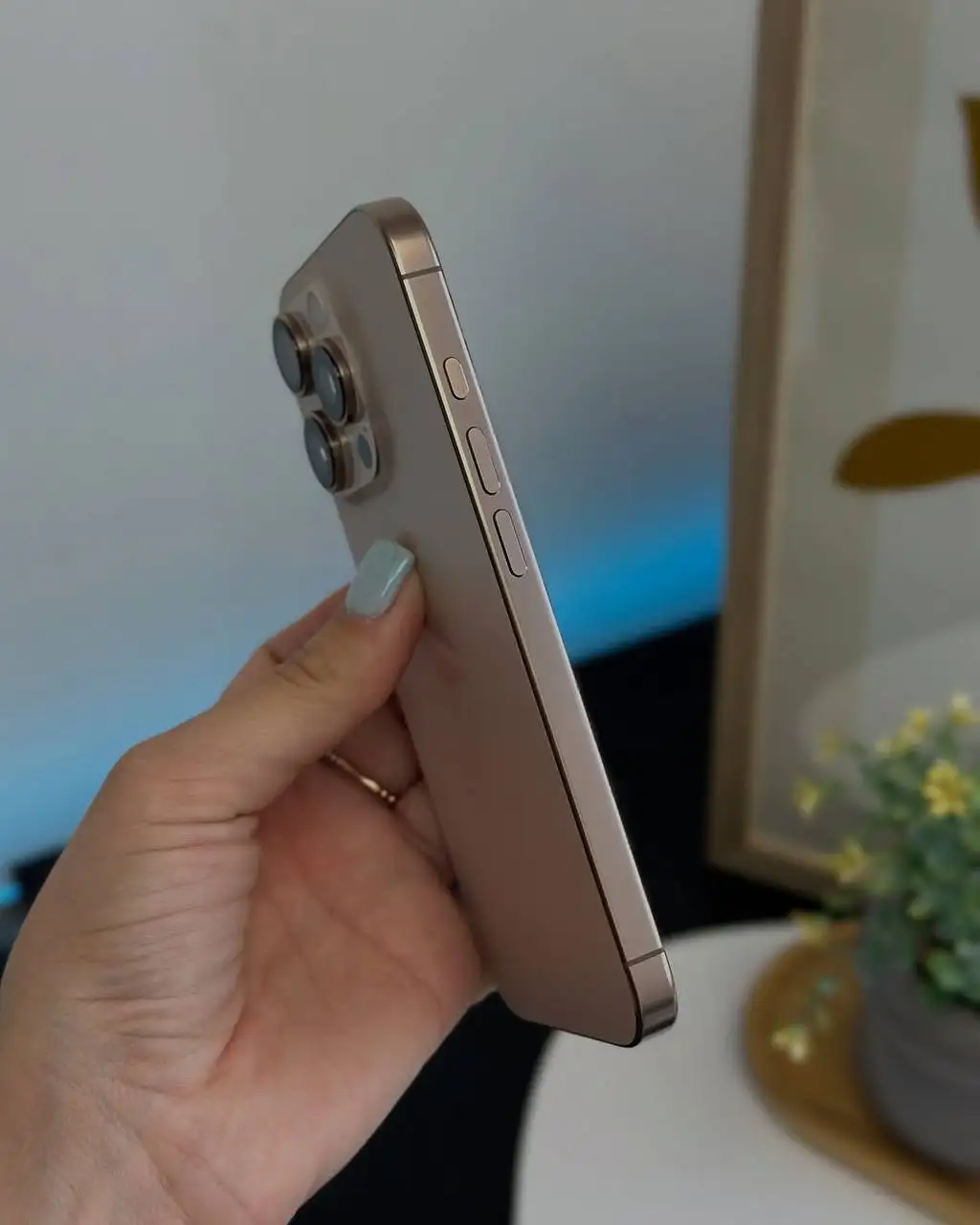 iPhone 16 Pro Desert Titanium 128Gb - Смартфоны (Электроника) в Саратов