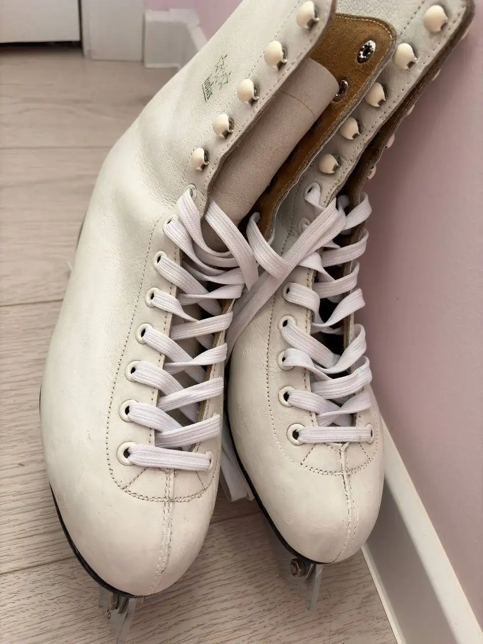 Винтажные фигурные коньки Botas размер 39 - Спортивный инвентарь (Барахолка) в Энгельс