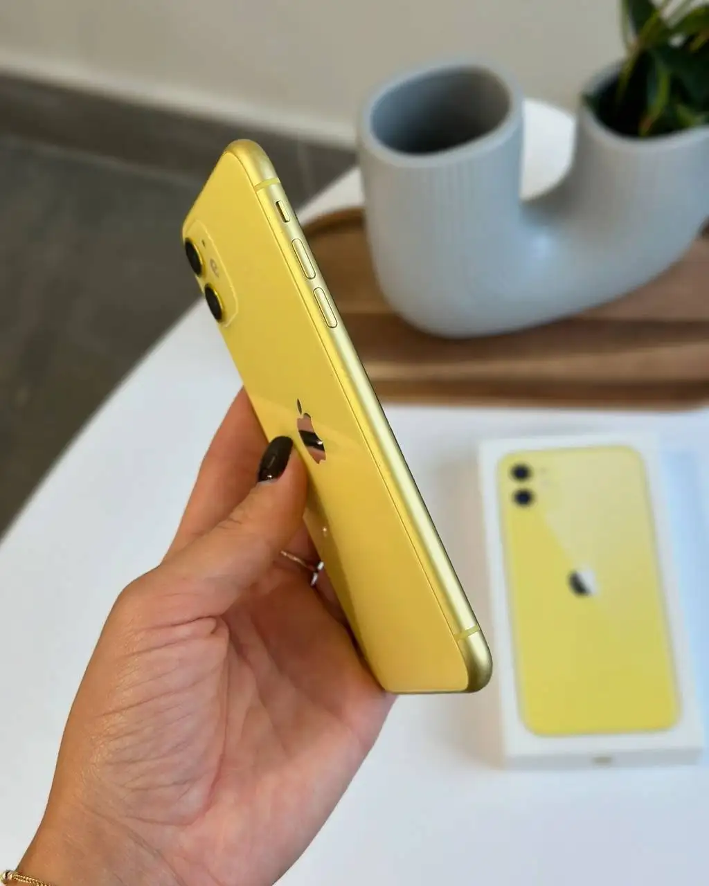 iPhone 11 Yellow 128Gb с зарядным устройством и коробкой - Смартфоны и телефоны (Электроника) в Саратов