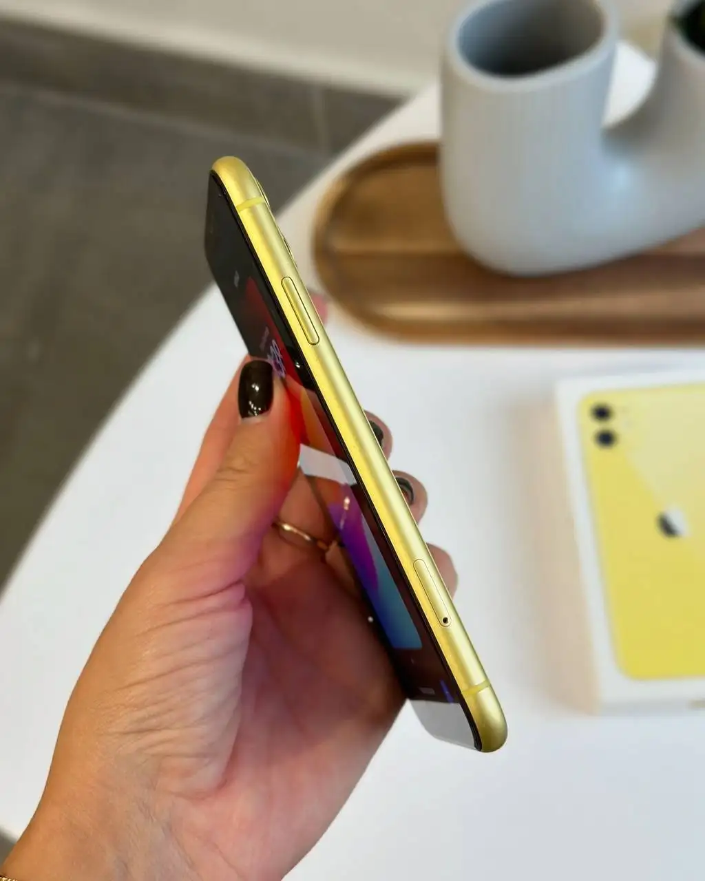 iPhone 11 Yellow 128Gb с зарядным устройством и коробкой - Смартфоны и телефоны (Электроника) в Саратов