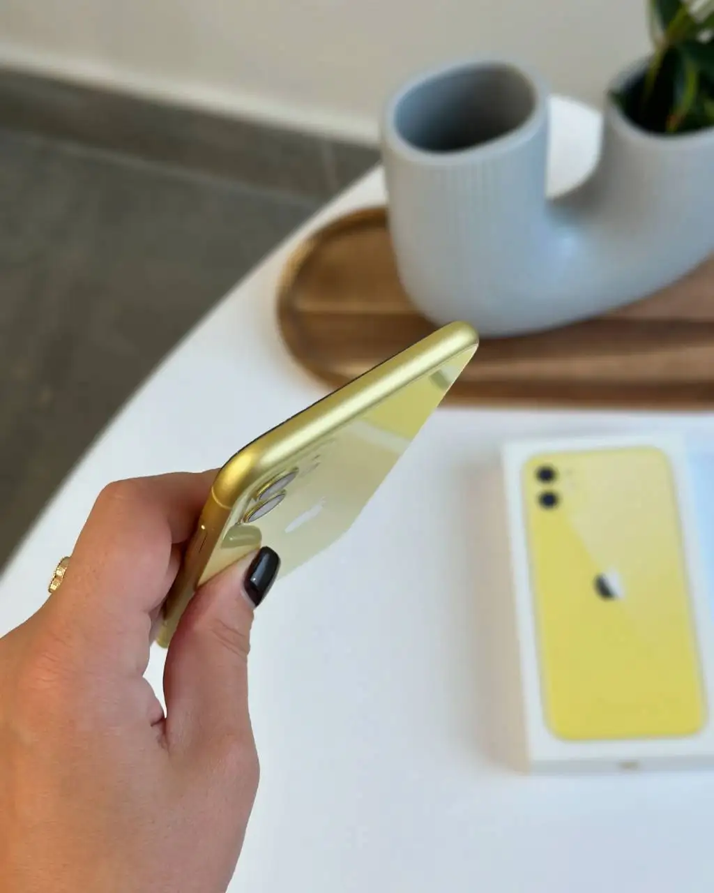 iPhone 11 Yellow 128Gb с зарядным устройством и коробкой - Смартфоны и телефоны (Электроника) в Саратов