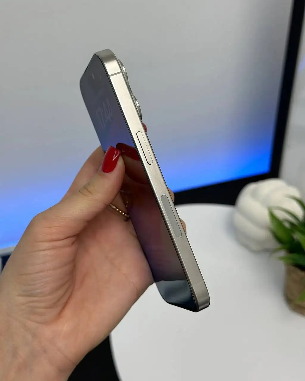 iPhone 15 Pro White Titanium 1Tb в отличном состоянии - Смартфоны и телефоны (Электроника) в Саратов