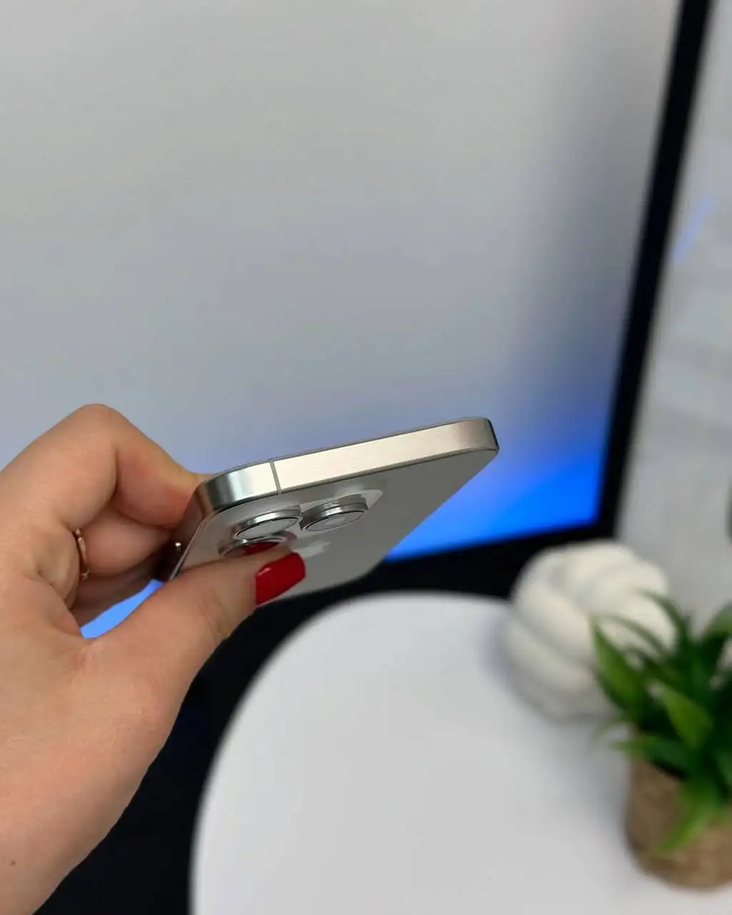 iPhone 15 Pro White Titanium 1Tb в отличном состоянии - Смартфоны и телефоны (Электроника) в Саратов