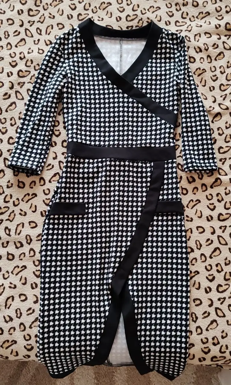 Продам платья размер 40 - Платья (Одежда) в Белгород