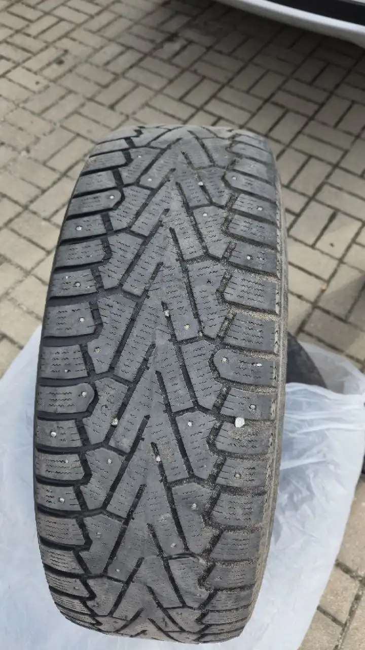 Продам зимнюю резину Pirelli Ice Zero 225/65 R17 - Шины и диски (Авто) в Белгород