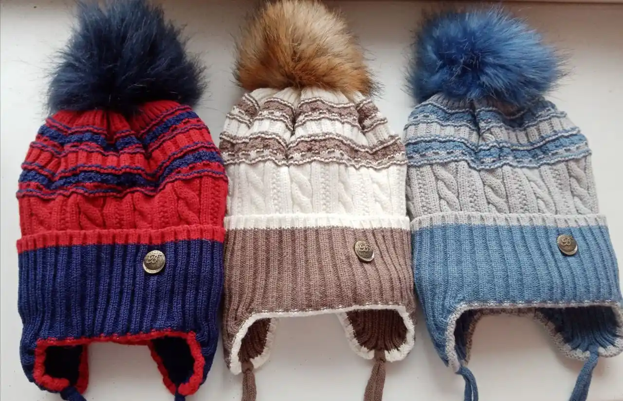 Продам шапки детские тёплые на завязках