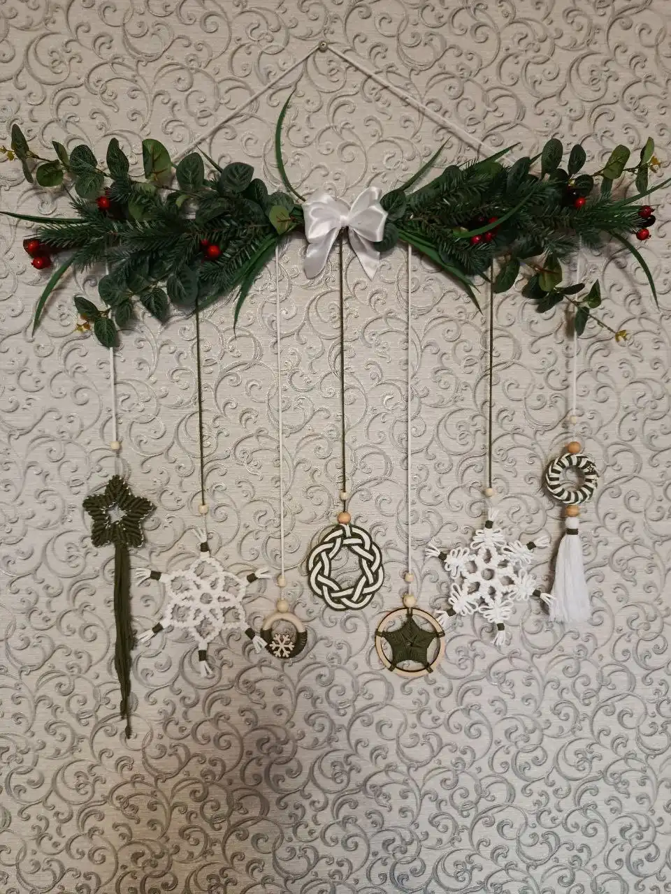 Интерьерное украшение макраме к Новому году