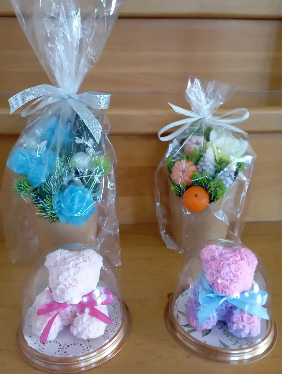 Продажа зимних букетов из мыла и мишек из роз в куполе