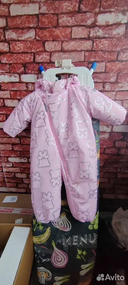 Продам зимние комбинезоны для девочки