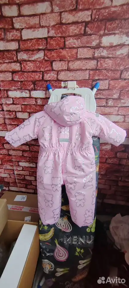Продам зимние комбинезоны для девочки