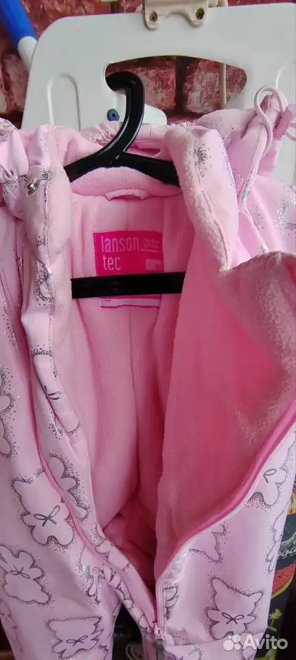 Продам зимние комбинезоны для девочки