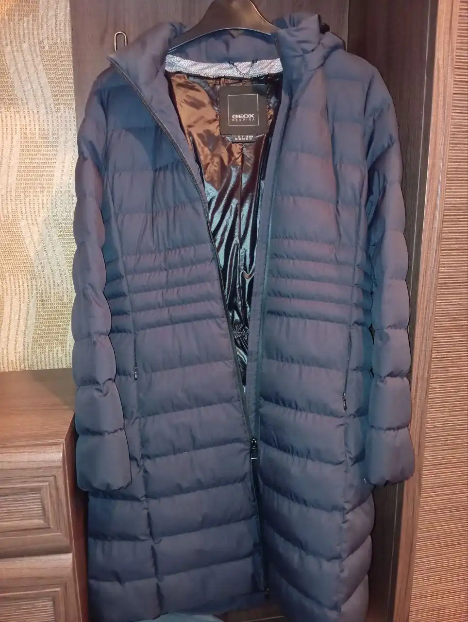 Продается женский зимний пуховик 46-48 размера