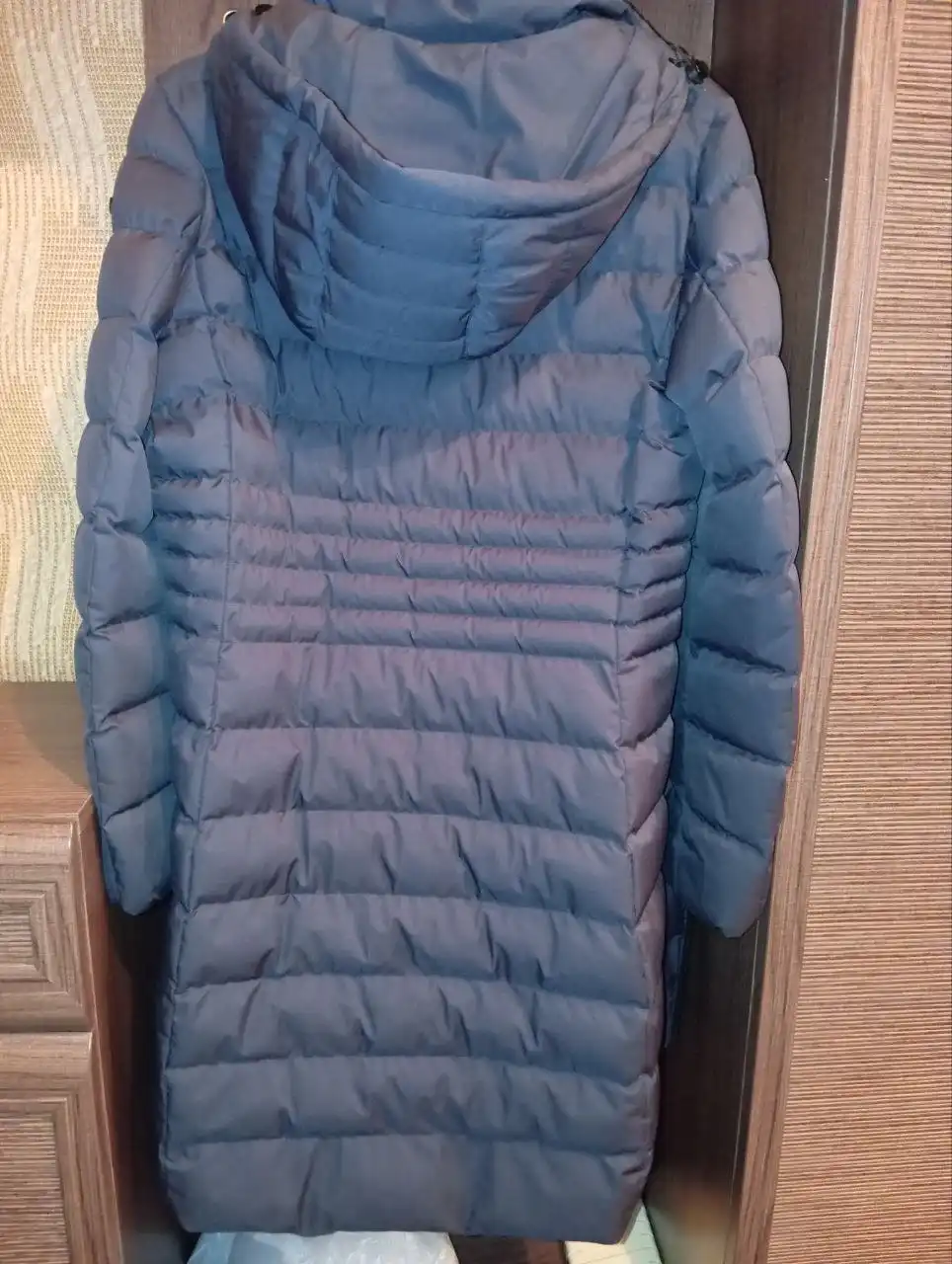 Продается женский зимний пуховик 46-48 размера