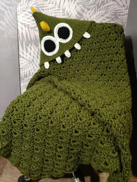 Вязаный плед с капюшоном ручной работы - частное объявление в Белгород