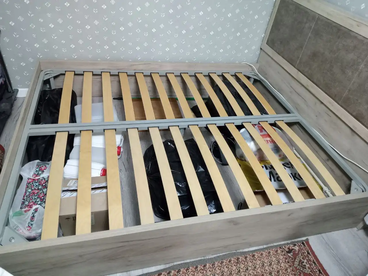 Двуспальная кровать с ортопедическим матрасом - Мебель (Для дома и дачи) в Белгород