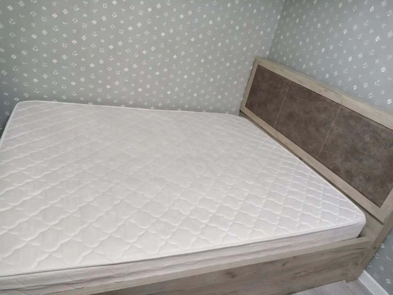 Двуспальная кровать с ортопедическим матрасом - Мебель (Для дома и дачи) в Новое Севрюково