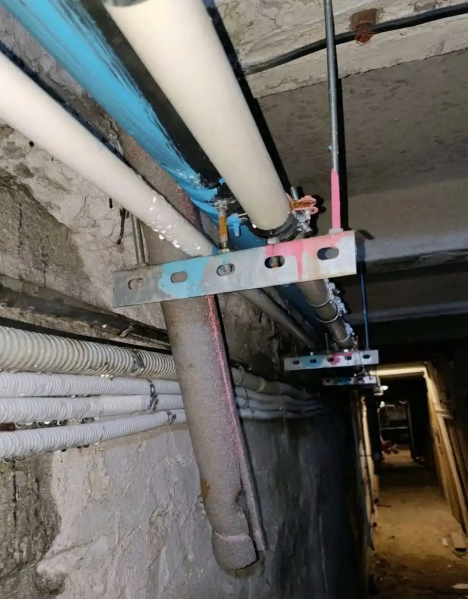 Жалоба на протекающие трубы и плесень в подвале - ЖКХ (Услуги) в Белгород