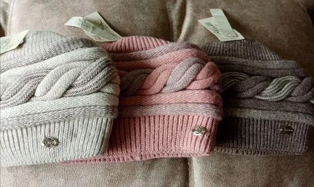 Продажа новых женских вязаных шапок - Головные уборы в Белгород