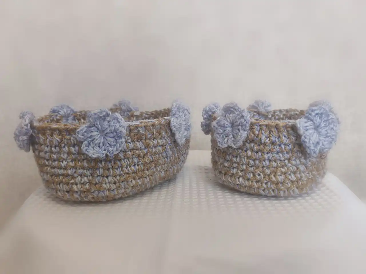 Комплект из трёх джутовых корзин на деревянном основании - Декор и интерьер (Для дома и дачи) в Белгород