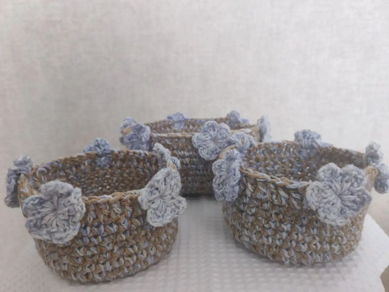 Комплект из трёх джутовых корзин на деревянном основании - Декор и интерьер (Для дома и дачи) в Белгород