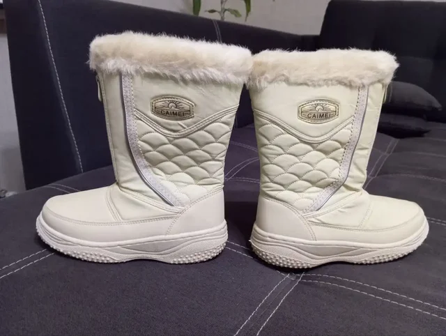 Продажа новых женских зимних дутиков 36 размера - Верхняя одежда в Белгород