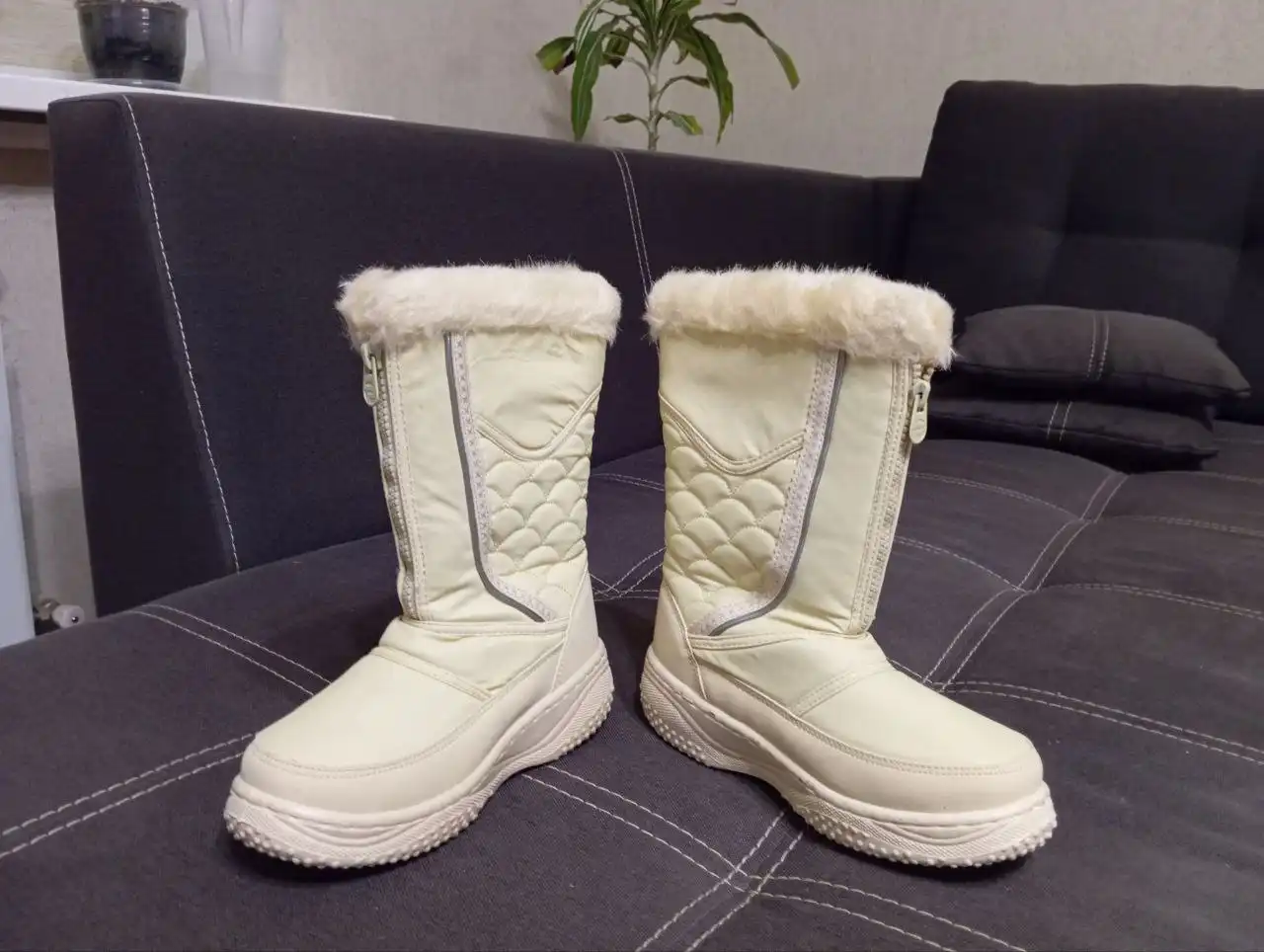 Продажа новых женских зимних дутиков 36 размера - Верхняя одежда (Одежда) в Белгород