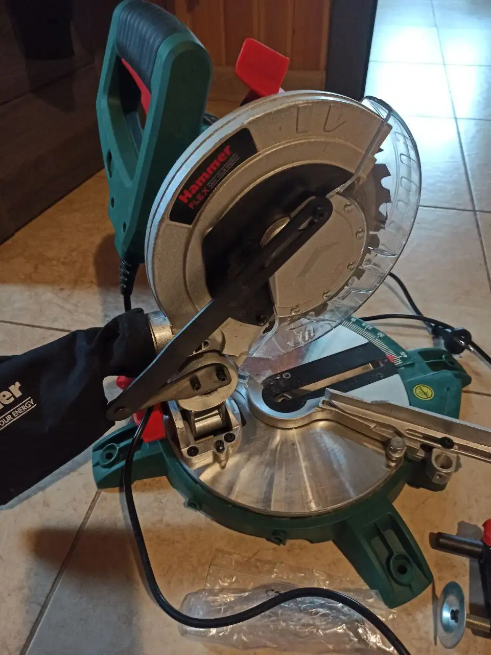 Торцовочная пила Хаммер, состояние новой - Электроинструменты (Готовый бизнес и оборудование) в Белгород