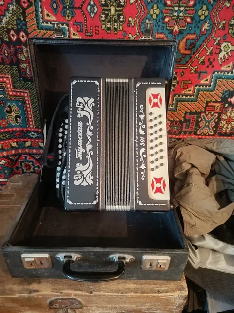 Продам гармонь абсолютно новую 1987г. - Музыкальные инструменты в Белгород