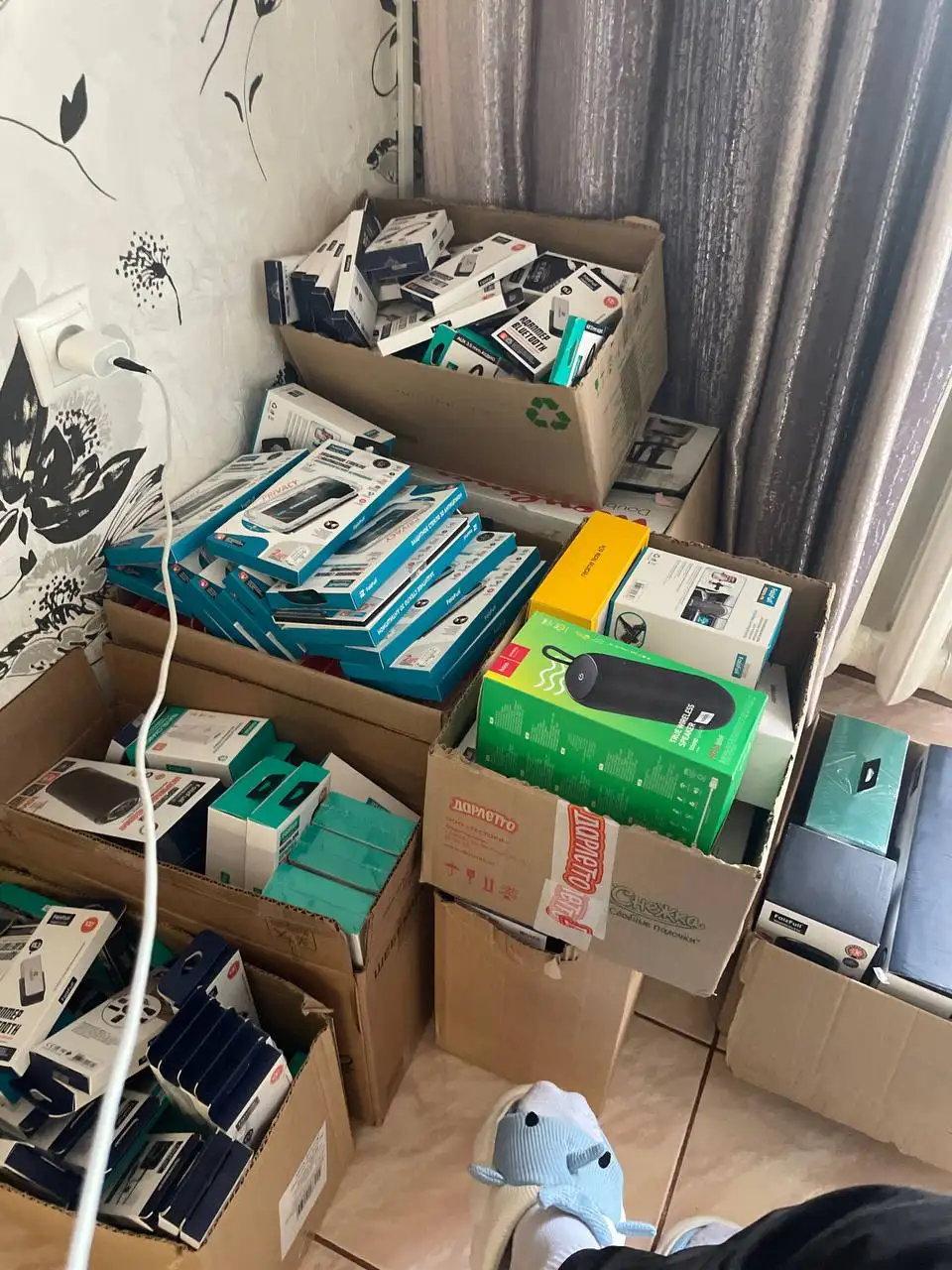 Продам товар для салона связи оптом - Связь (Электроника) в Белгород