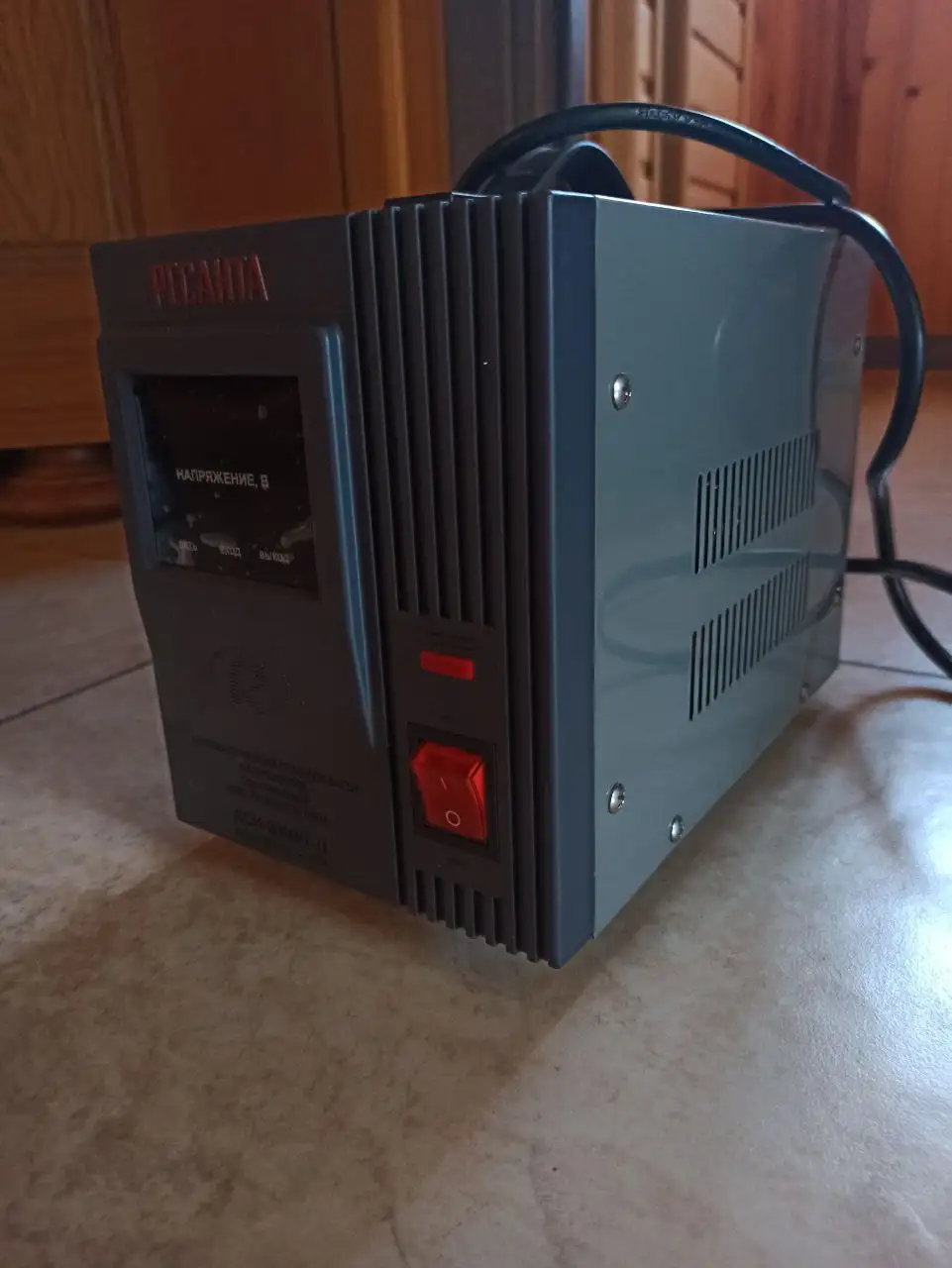 Стабилизатор напряжения Ресанта 2000 Вт новый - Стабилизаторы напряжения (Для дома и дачи) в Белгород