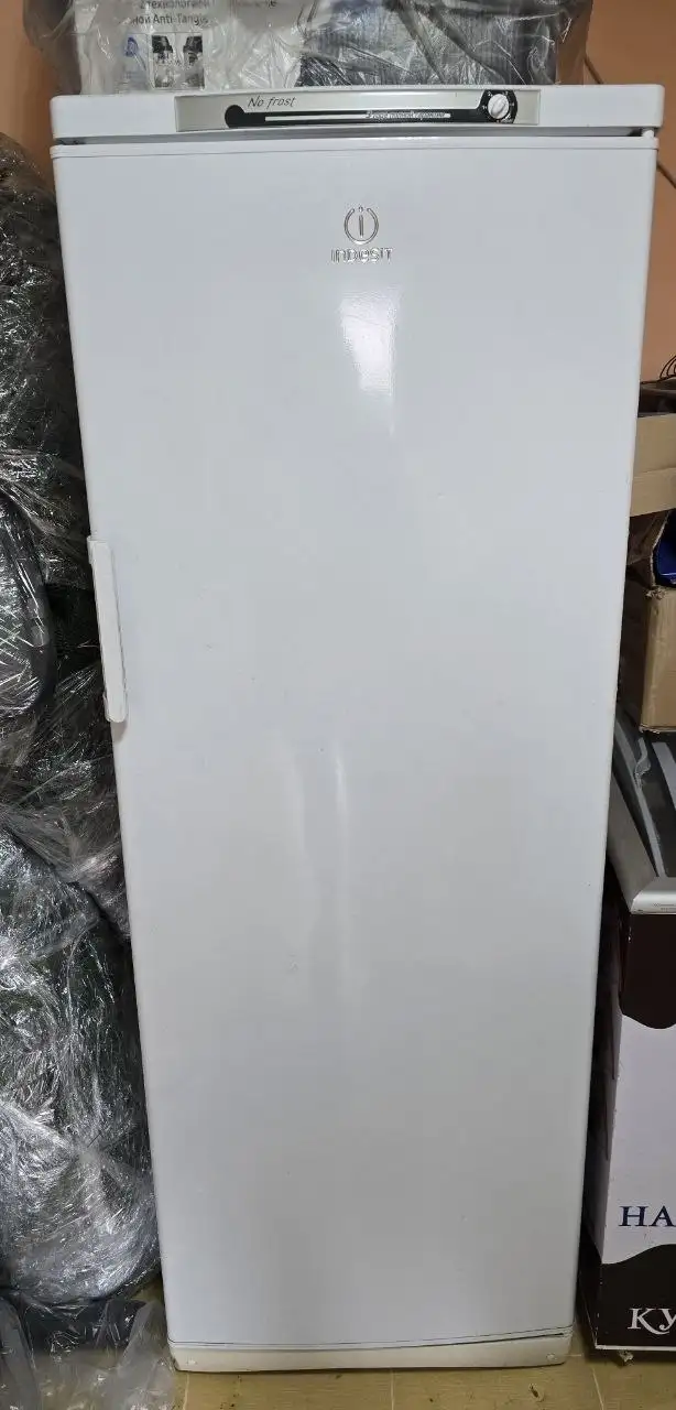 Продам вертикальную морозилку Indesit - Бытовая техника (Для дома и дачи) в Октябрьский