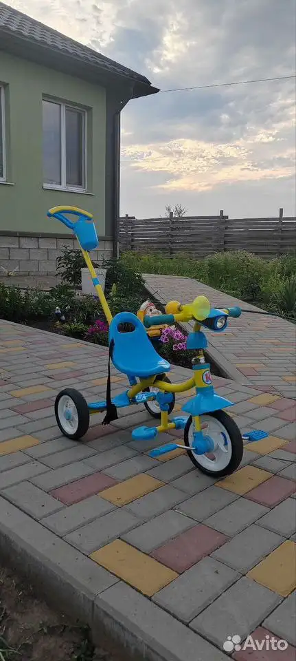 Продам детский велосипед с родительской ручкой - Велосипеды (Товары для детей) в Белгород