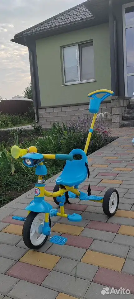 Продам детский велосипед с родительской ручкой - Велосипеды (Товары для детей) в Белгород