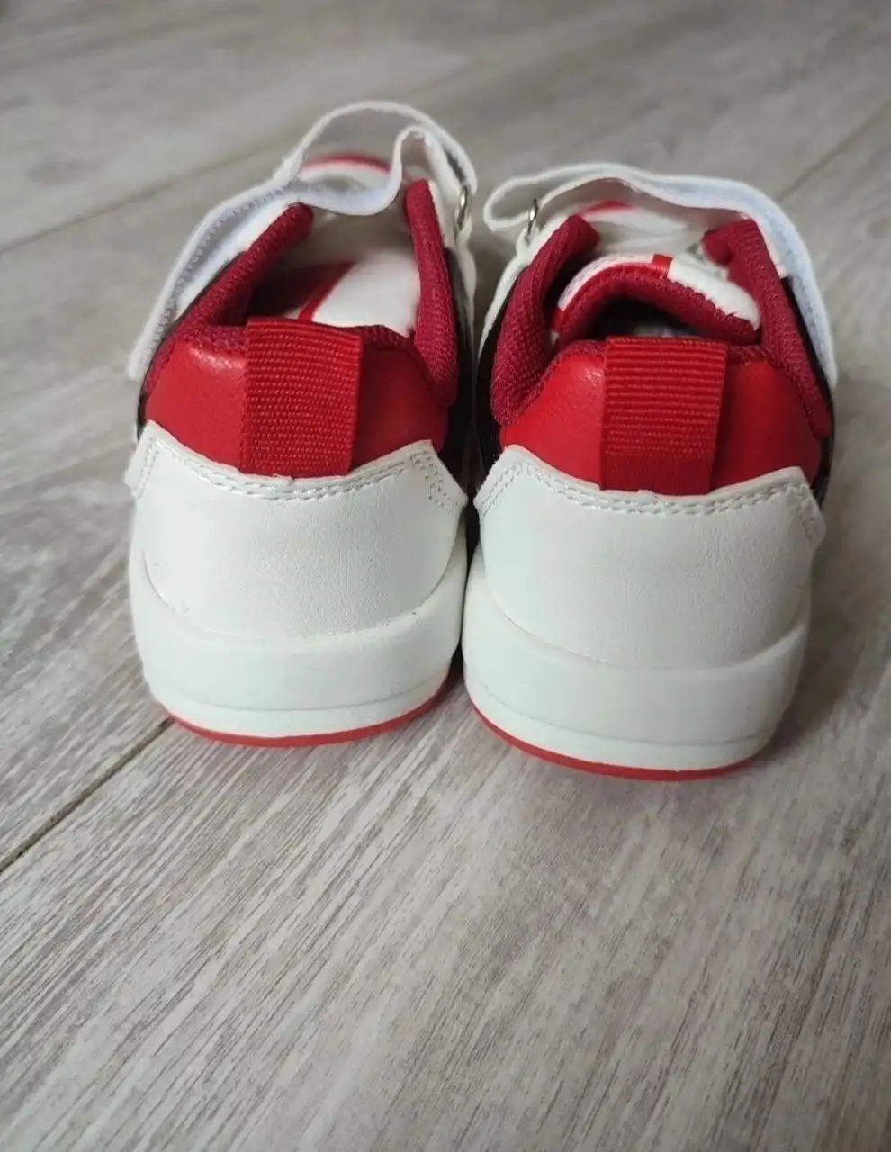 Кроссовки 28 размер