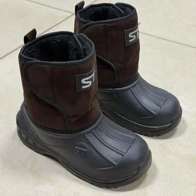 Детские комбинированные сапоги (сноубутсы) с подкладкой из искусственного меха - Аксессуары для кормления в Пенза