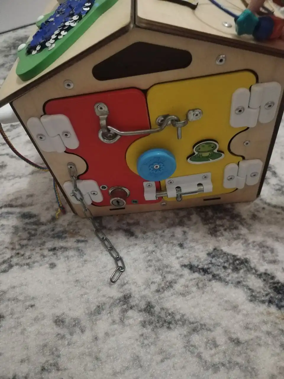 Продажа бизиборда в отличном состоянии - Развивающие игрушки (Товары для детей) в Пенза