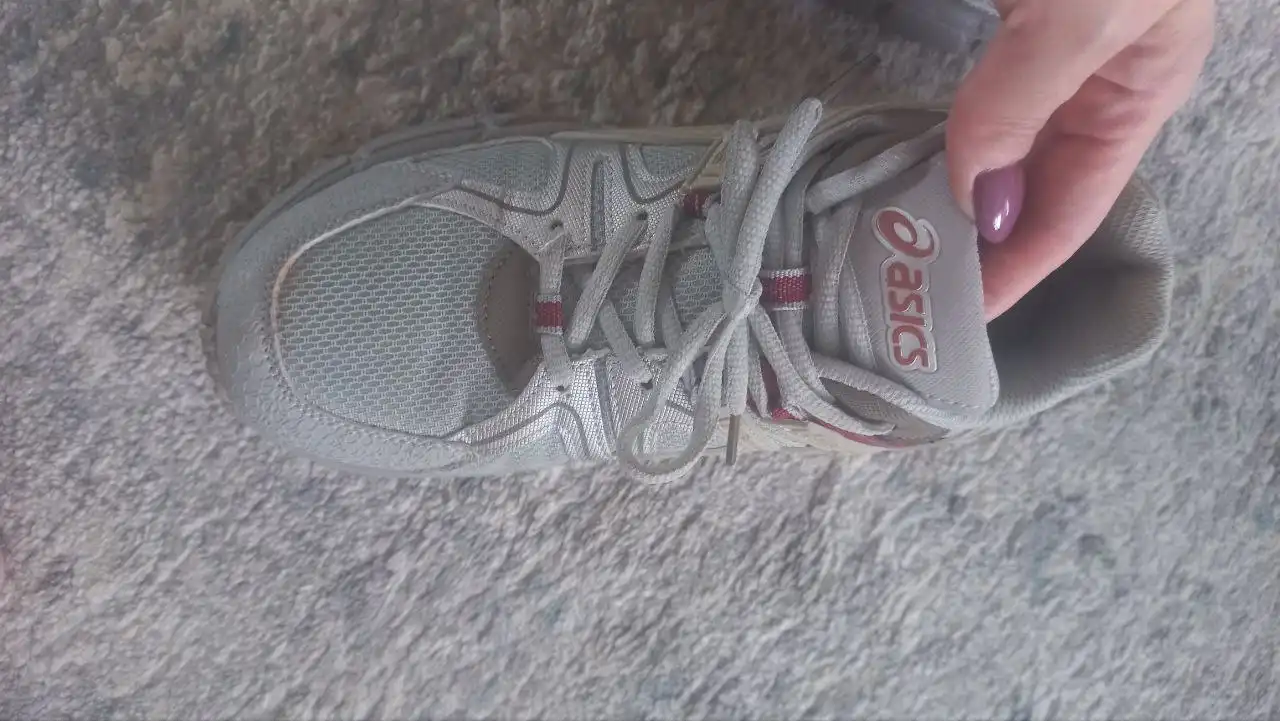 Продажа новых кроссовок 39-40 размера