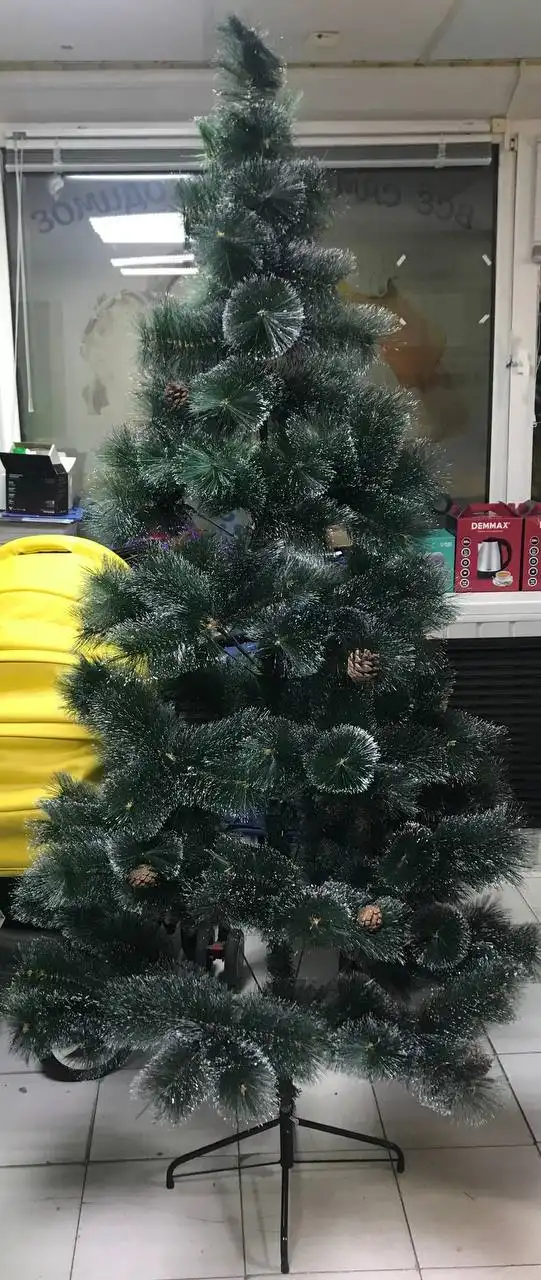 Продажа искусственных ёлок разной высоты