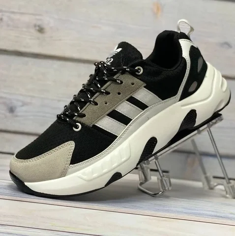 Новые кроссовки - Одежда в Сургут