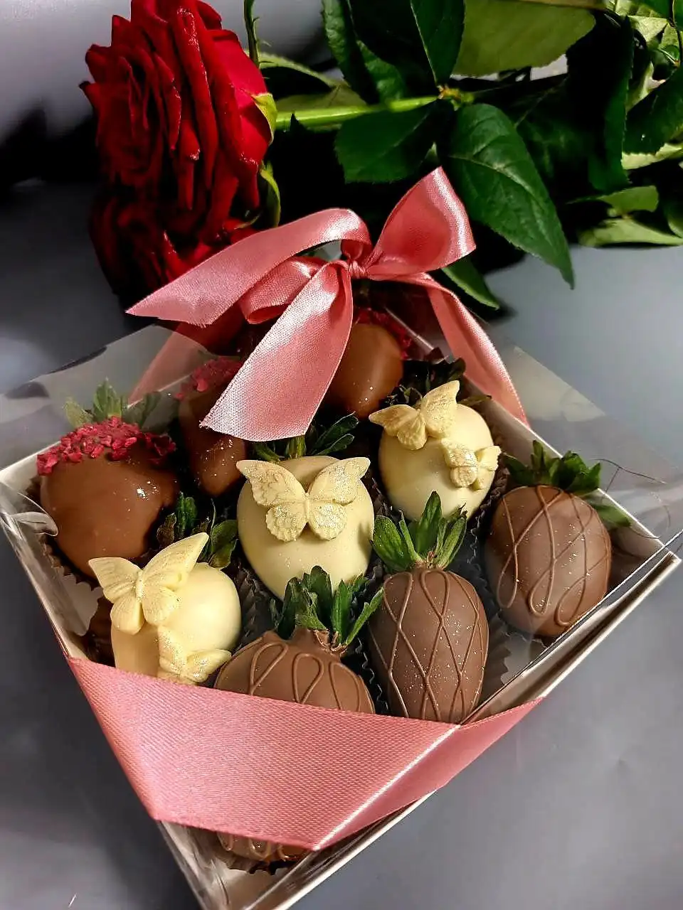 Клубника в шоколаде и дубайские шоколадки в Сургуте