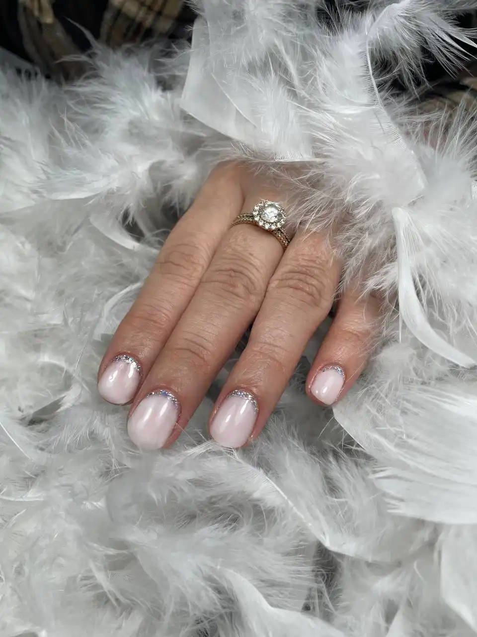 Нужна модель на маникюр с покрытием