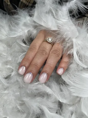 Нужна модель на маникюр с покрытием - Работа в Сургут