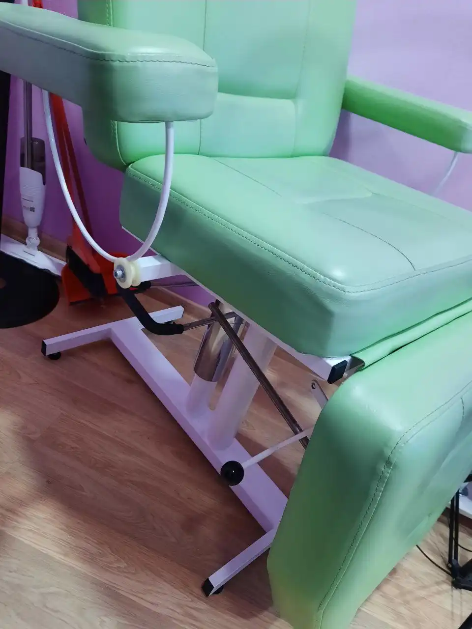 Продам кресло для педикюра, косметолога и массажиста - Барахолка в Сургут