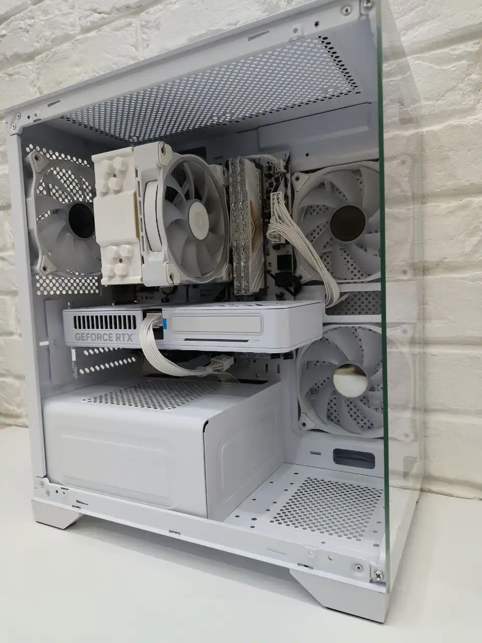 Мощный игровой компьютер белоснежный новый - Компьютеры и комплектующие (Электроника) в Сургут