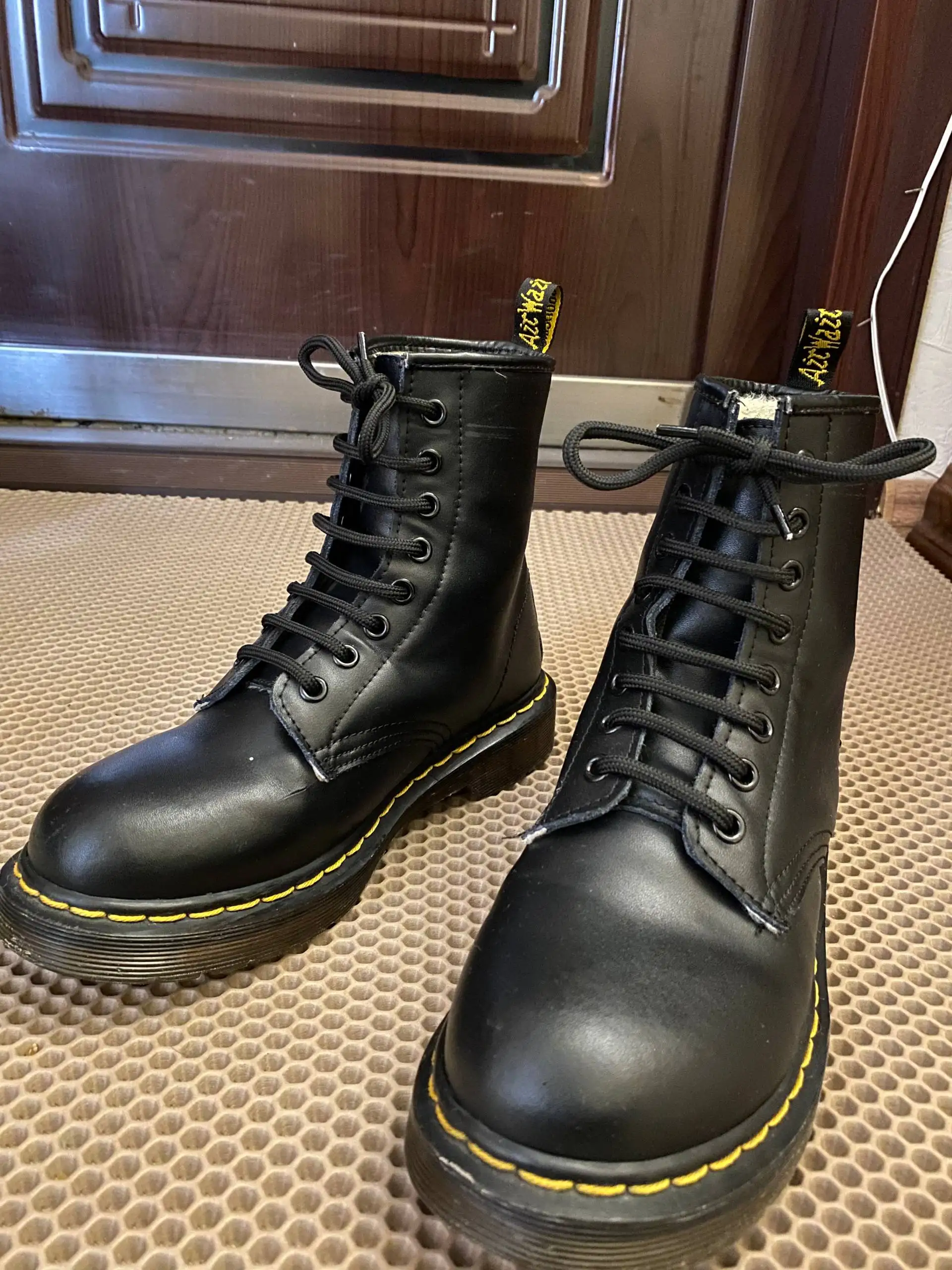 Продам ботинки Dr.Martens зимние размер 39 - Обувь (Одежда) в Сургут
