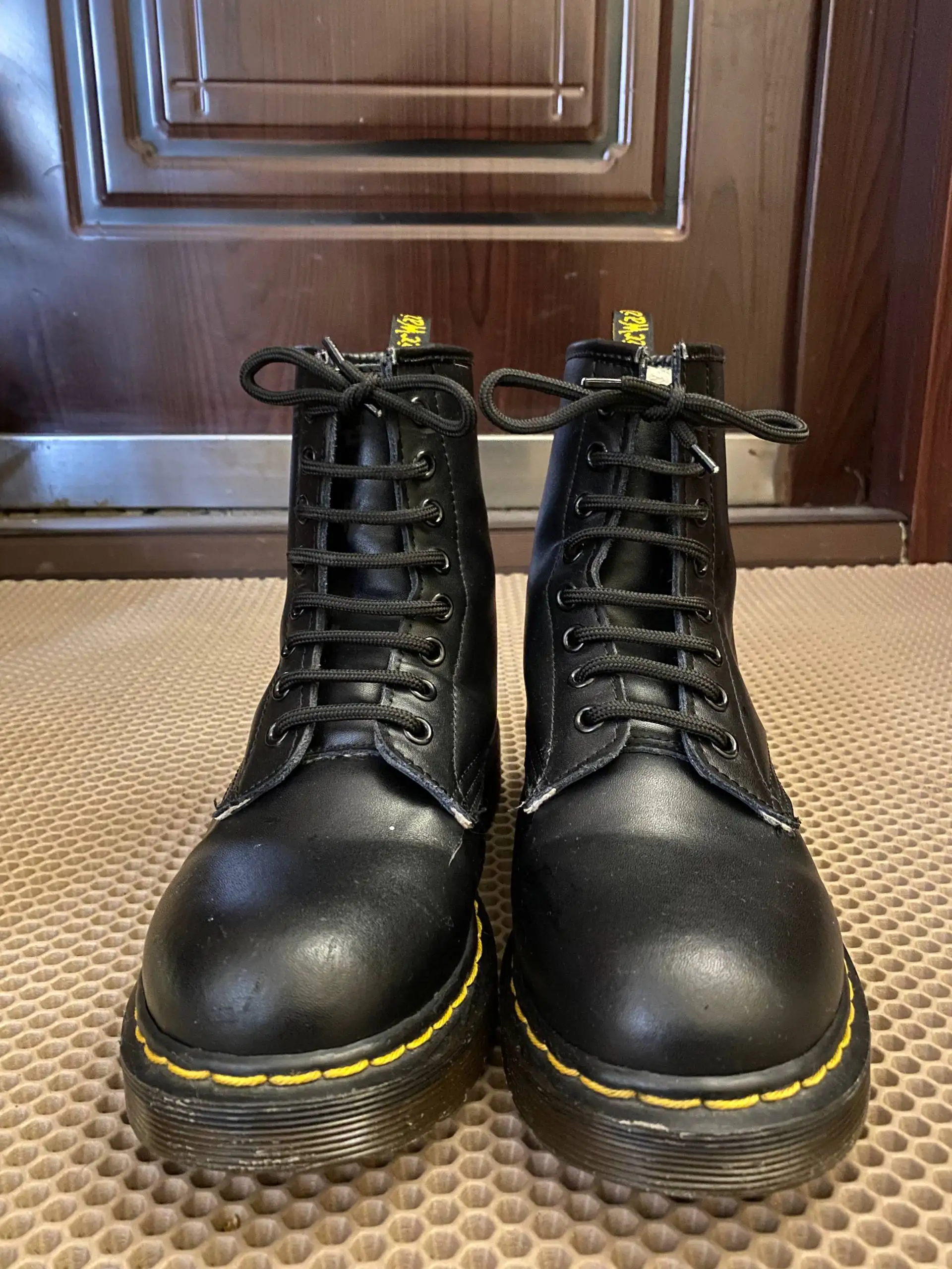 Продам ботинки Dr.Martens зимние размер 39 - Обувь (Одежда) в Сургут