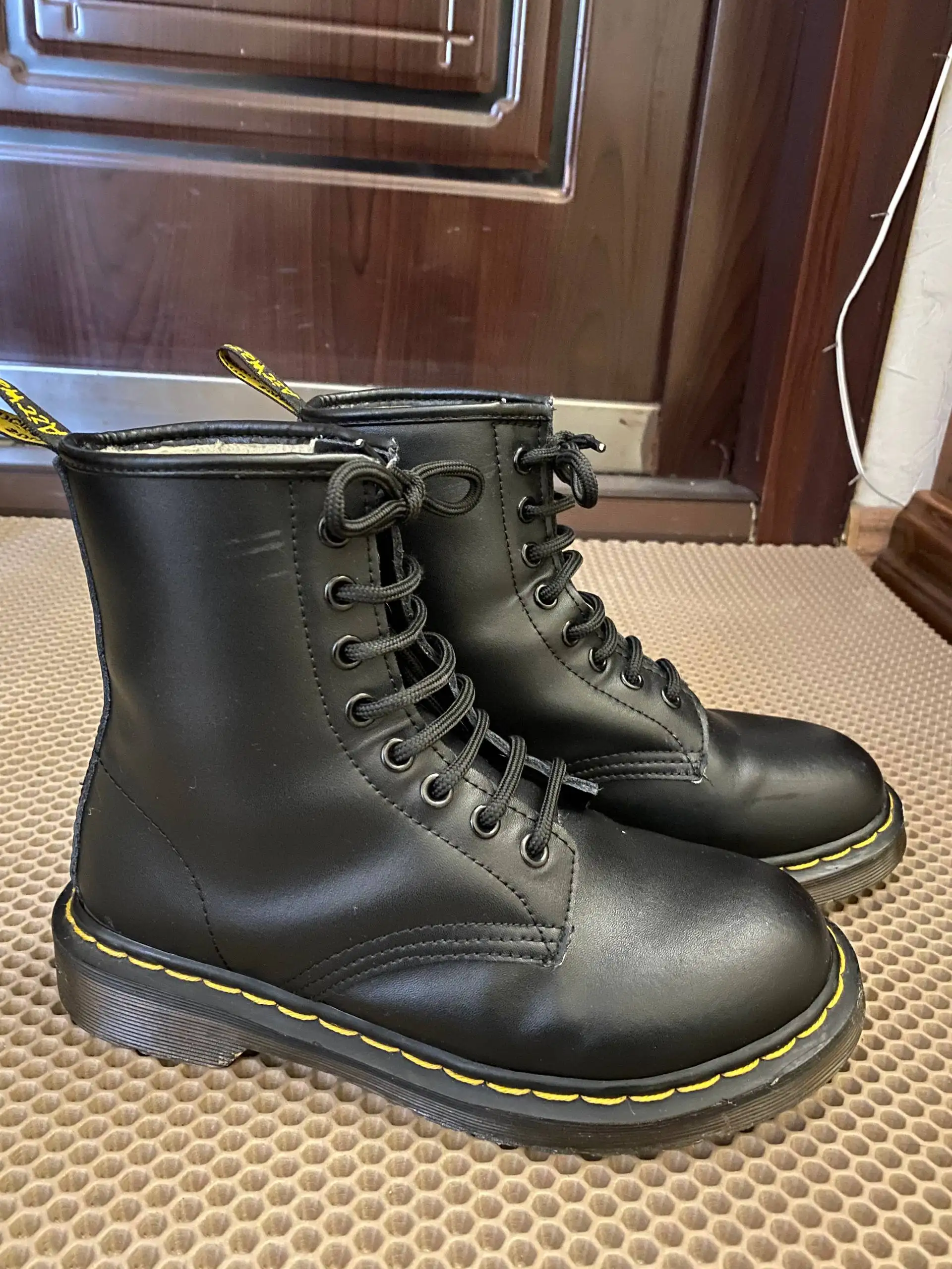 Продам ботинки Dr.Martens зимние размер 39 - Обувь (Одежда) в Сургут