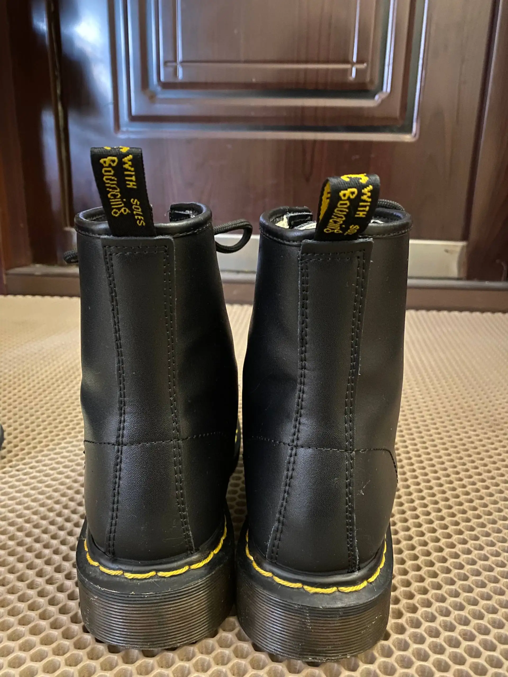 Продам ботинки Dr.Martens зимние размер 39 - Обувь (Одежда) в Сургут