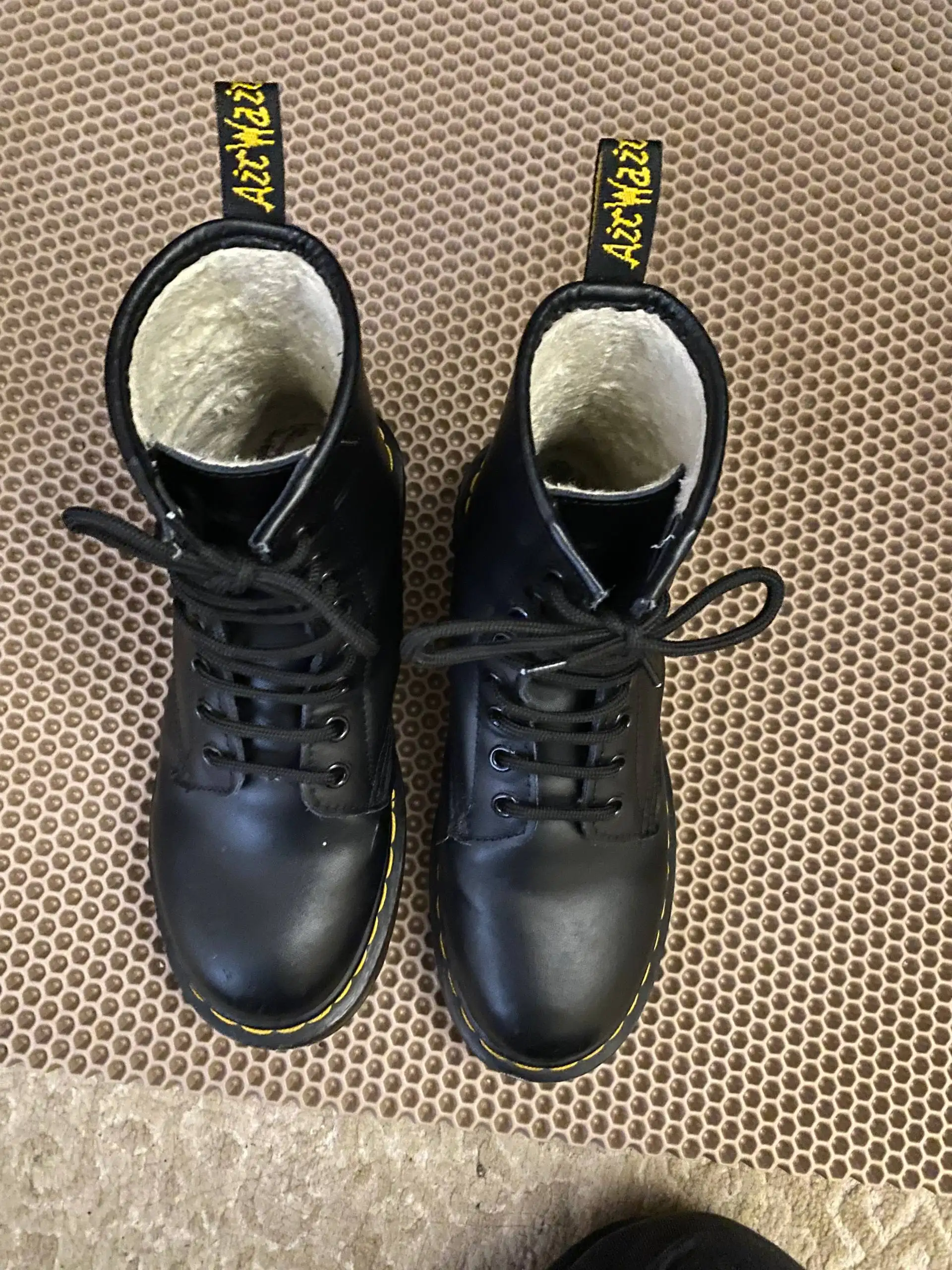 Продам ботинки Dr.Martens зимние размер 39 - Обувь (Одежда) в Сургут