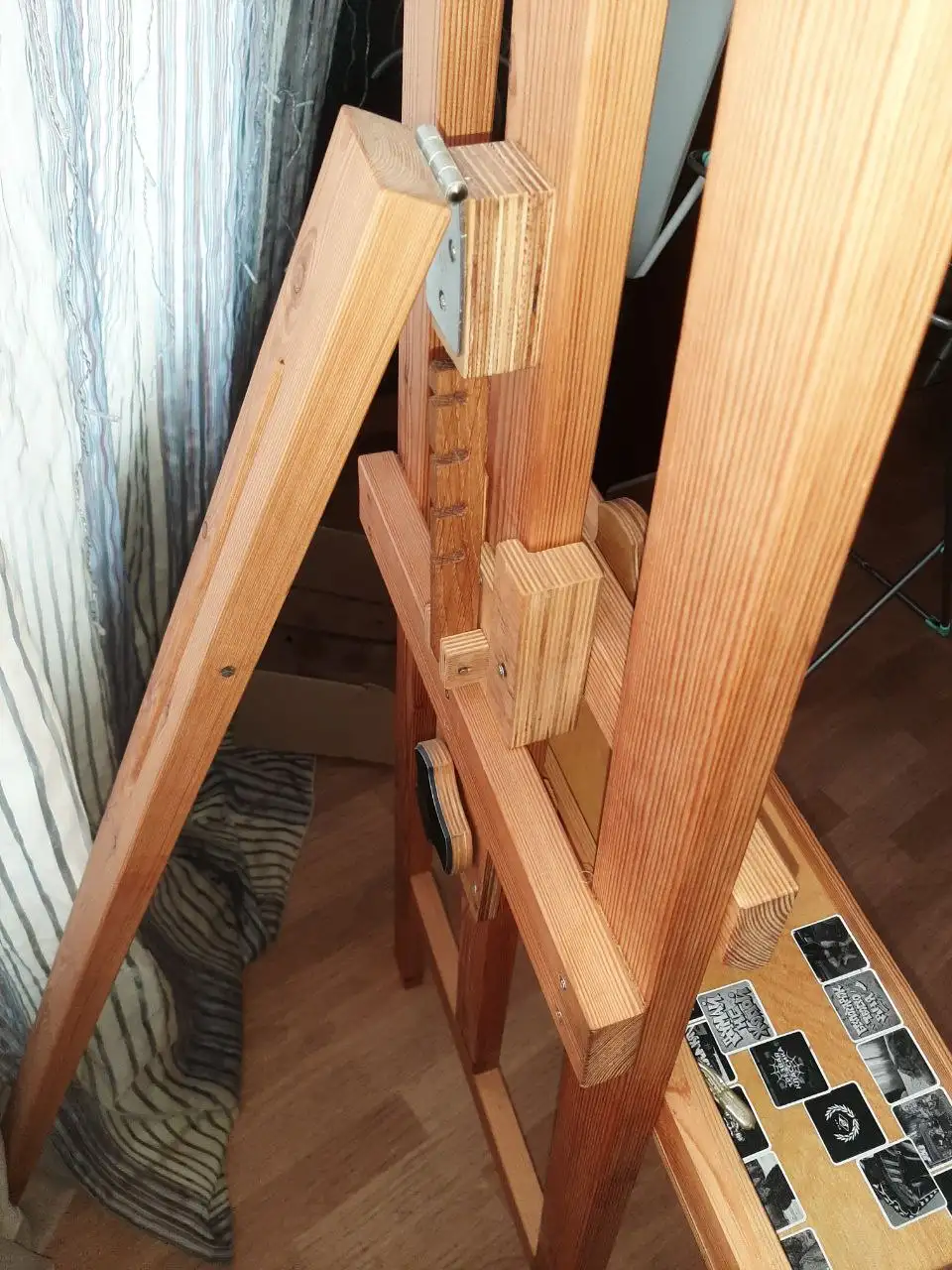 Продажа журнального стола и мольберта - Мебель и интерьер (Барахолка) в Сургут